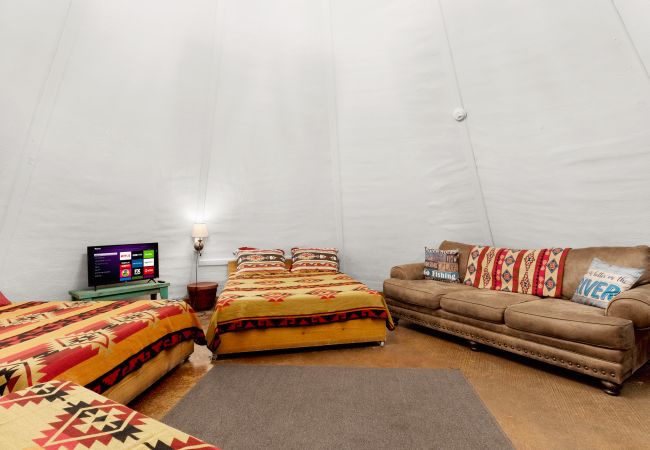 House in New Braunfels - Tipi 3 - Painted Pony House in New Braunfels - Tipi 3 - Painted Pony