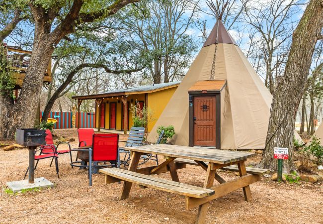 House in New Braunfels - Tipi 3 - Painted Pony House in New Braunfels - Tipi 3 - Painted Pony