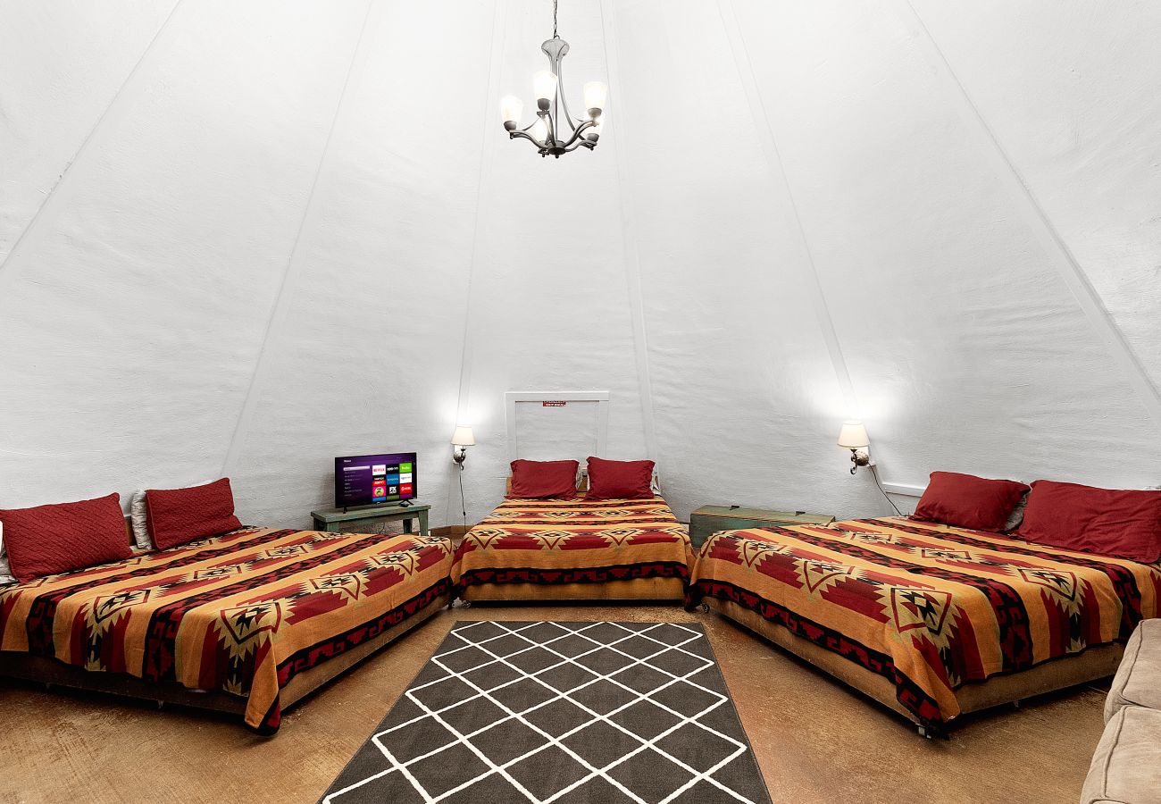 Air-conditioned and insulated glamping