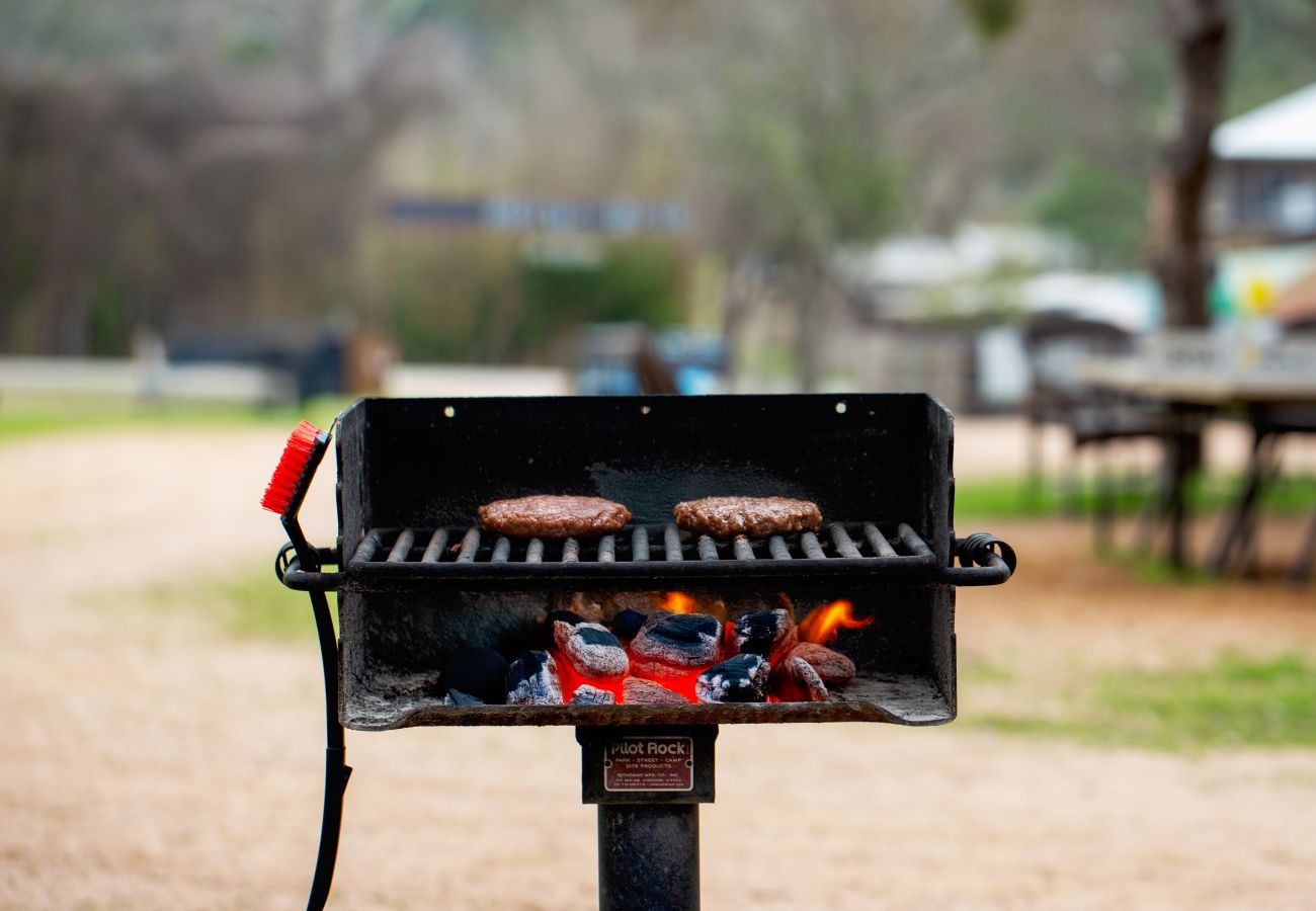 Fire pit & BBQ grill for cozy nights