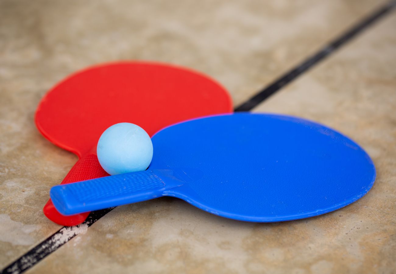 Outdoor games Ping-pong, cornhole, tetherball