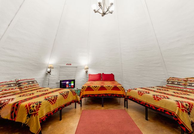House in New Braunfels - Tipi 4 - Red Cloud House in New Braunfels - Tipi 4 - Red Cloud