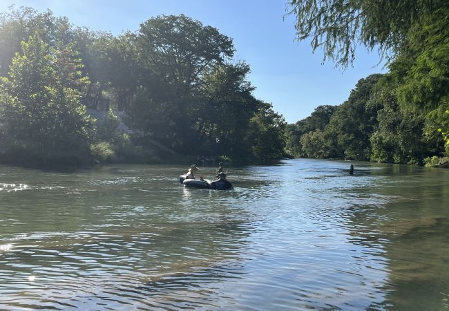 Bungalow in New Braunfels - la Pluma Retreat Bungalow in New Braunfels - la Pluma Retreat