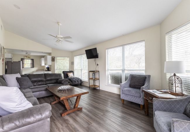 House in New Braunfels - Air Haus LITE House in New Braunfels - Air Haus LITE