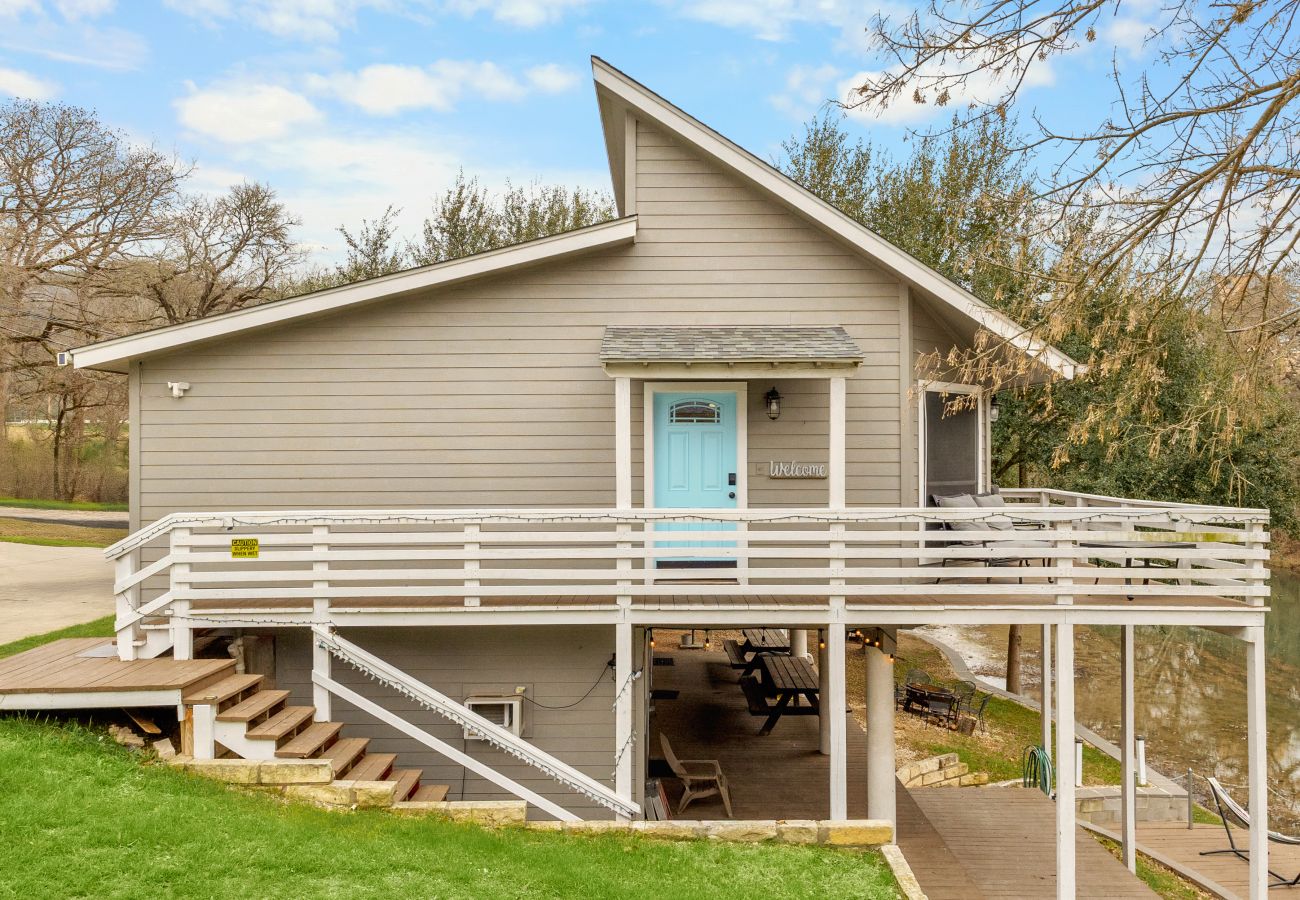 Guadalupe Riverfront vacation rental direct water access