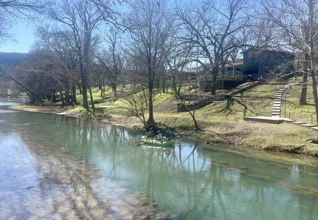 House in New Braunfels - Tipi 5 - Yellow Flower House in New Braunfels - Tipi 5 - Yellow Flower