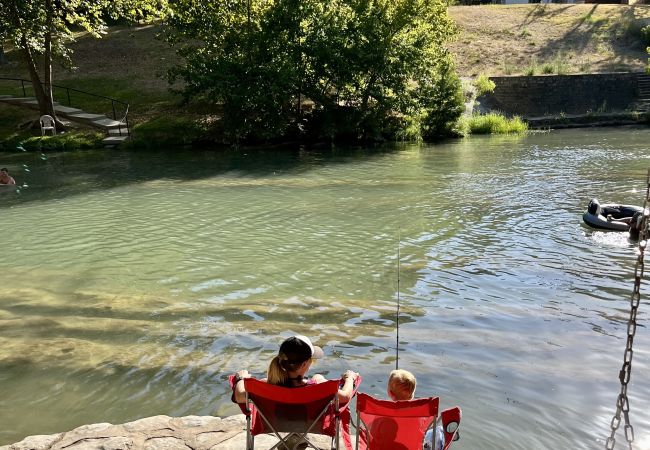 House in New Braunfels - Tipi 5 - Yellow Flower House in New Braunfels - Tipi 5 - Yellow Flower