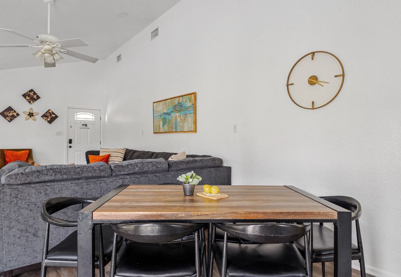 House in New Braunfels - Earth Haus LITE