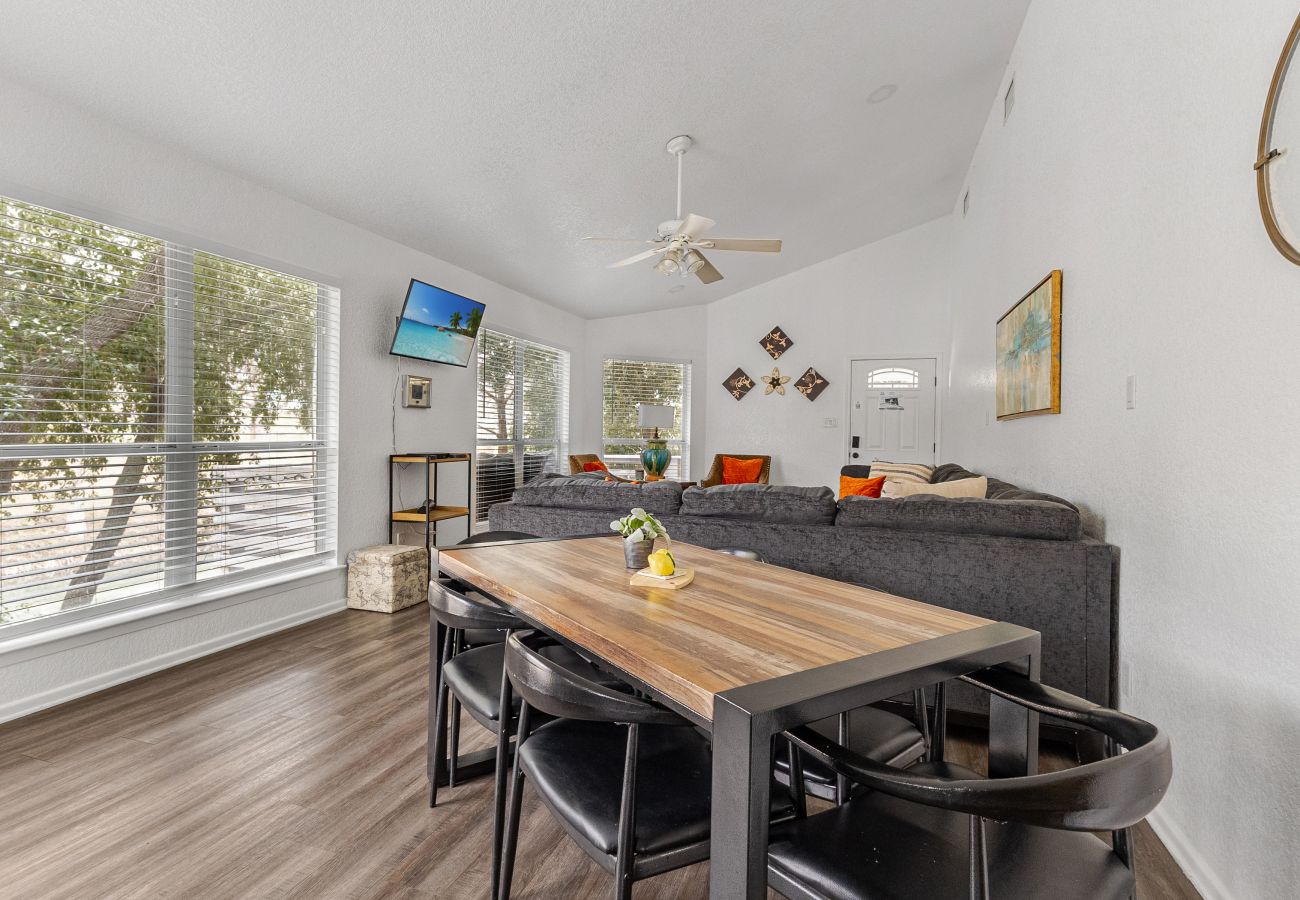 House in New Braunfels - Earth Haus LITE