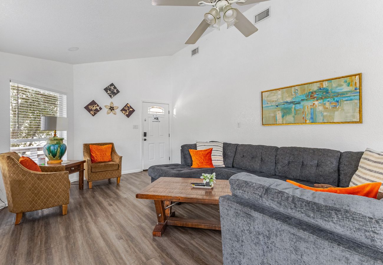 House in New Braunfels - Earth Haus LITE