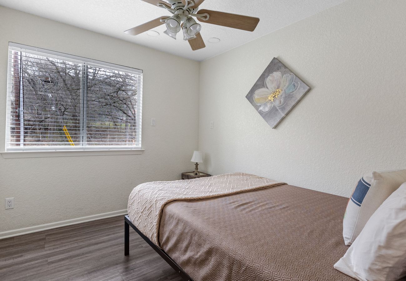 House in New Braunfels - Earth Haus LITE