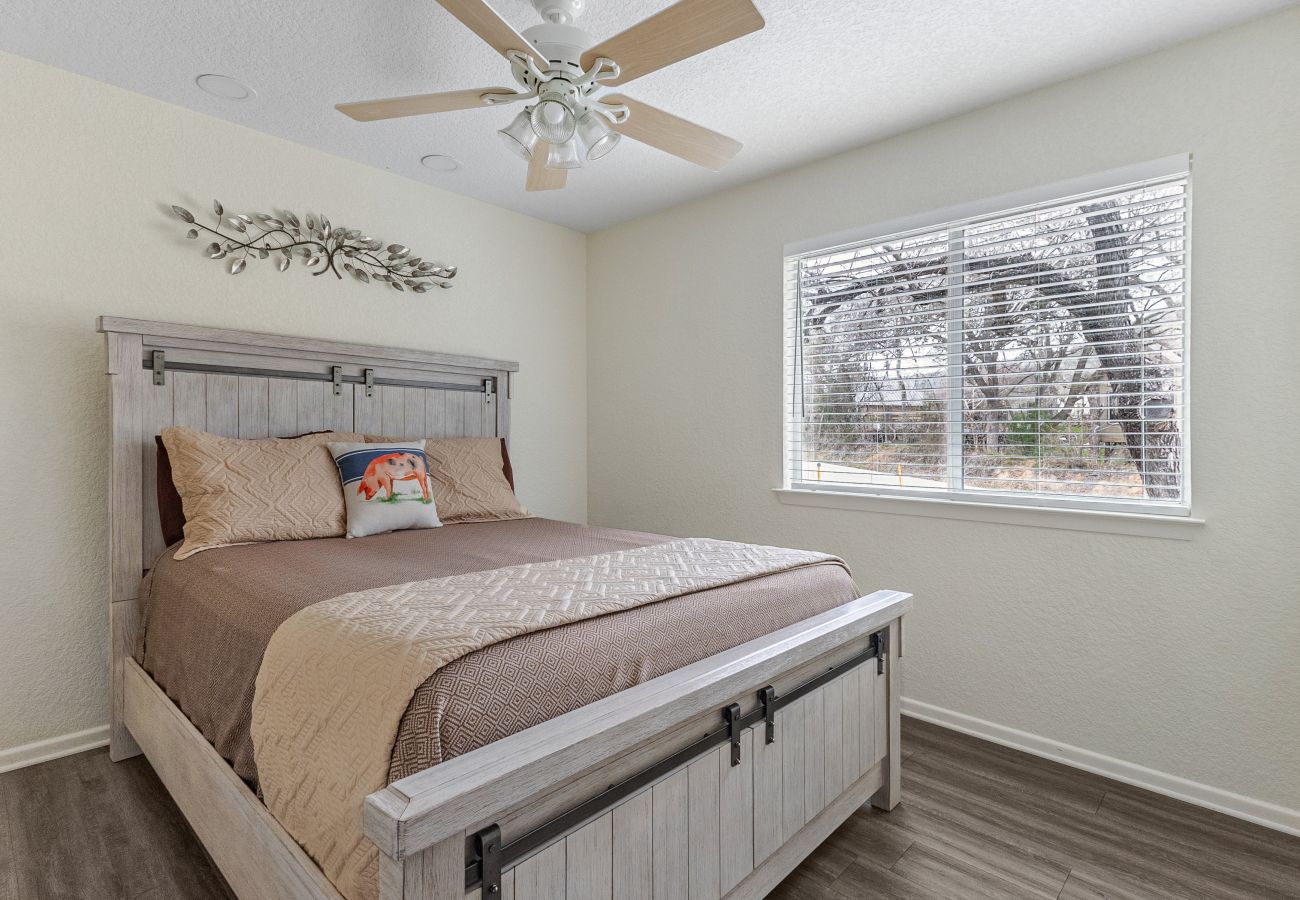 House in New Braunfels - Earth Haus LITE