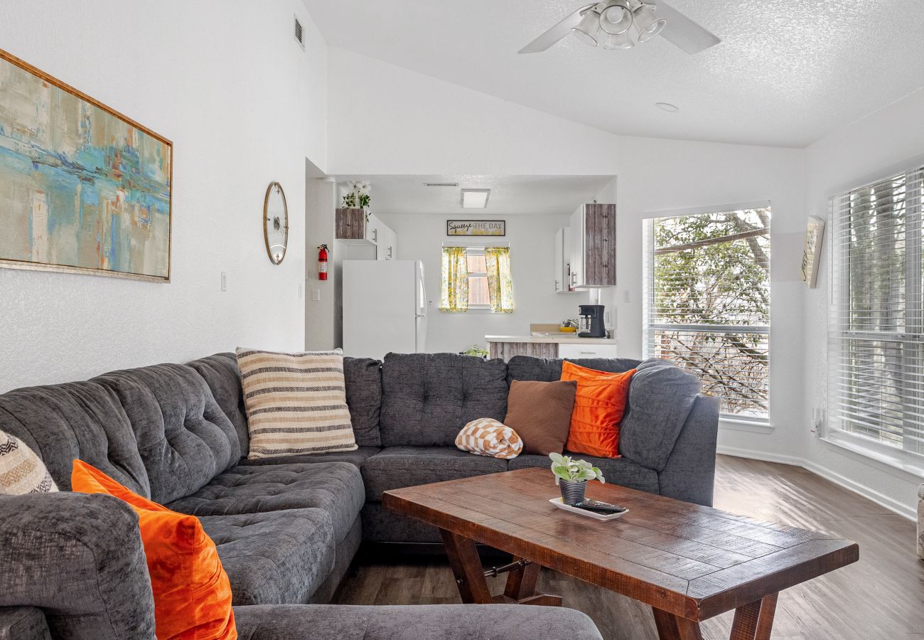 House in New Braunfels - Earth Haus LITE