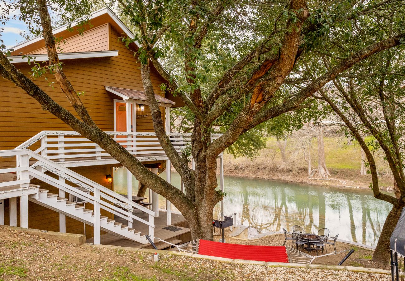 Tranquil Riverfront Hideaway in New Braunfels