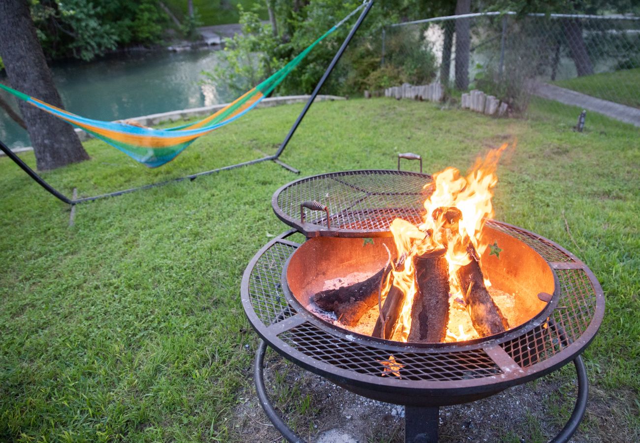 House in New Braunfels - Earth Haus LITE