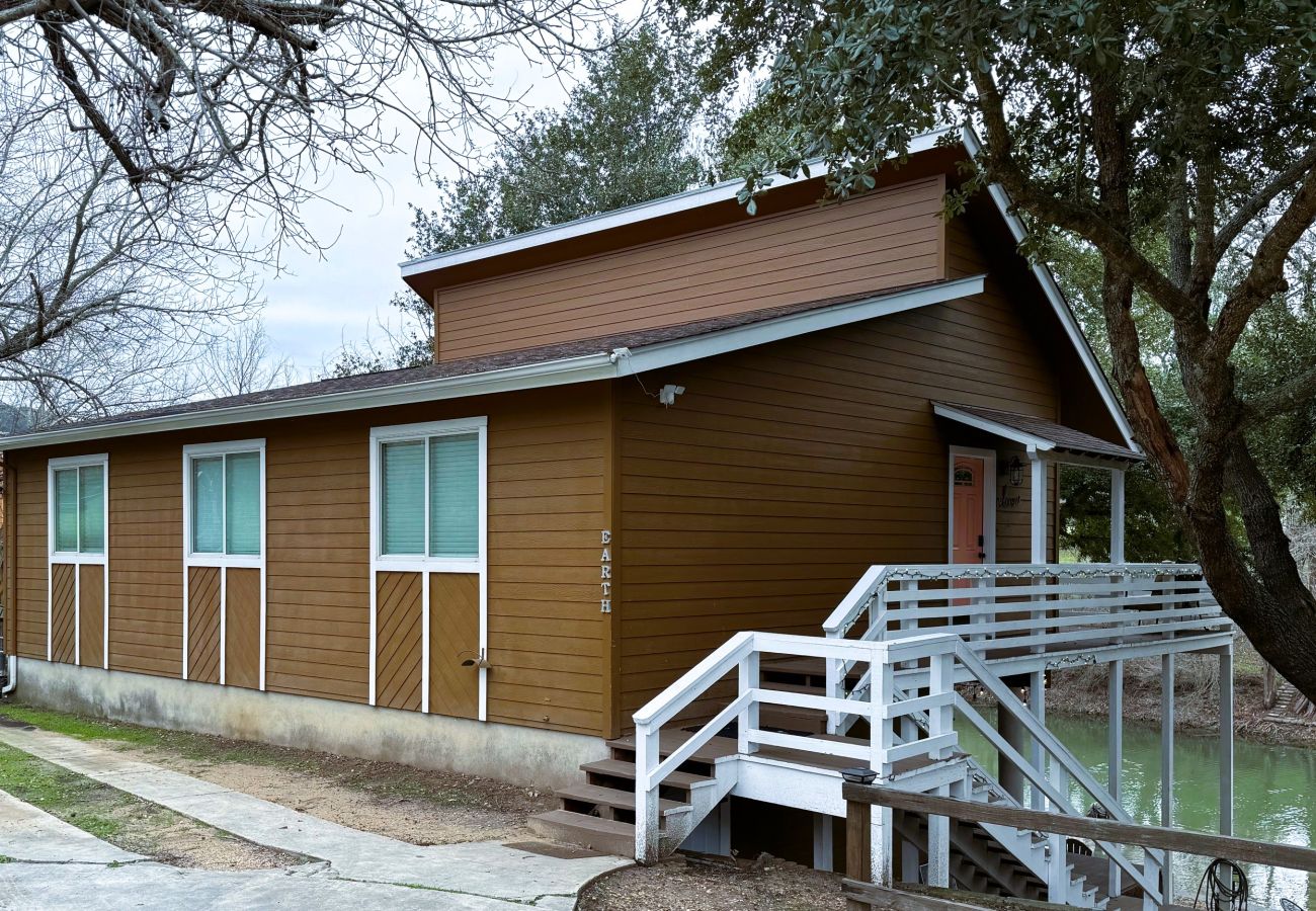 House in New Braunfels - Earth Haus