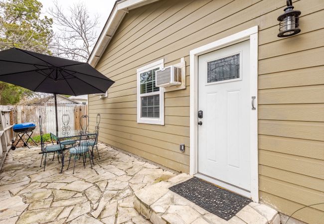 House in Seguin - Elm Street Cottage House in Seguin - Elm Street Cottage