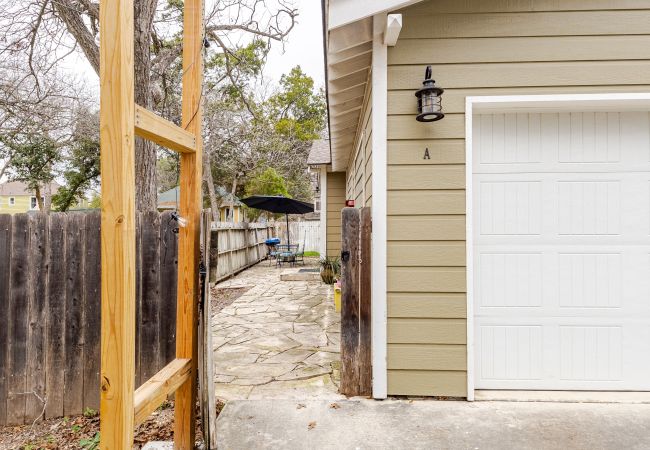 House in Seguin - Elm Street Cottage House in Seguin - Elm Street Cottage