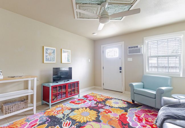 House in Seguin - Elm Street Cottage House in Seguin - Elm Street Cottage