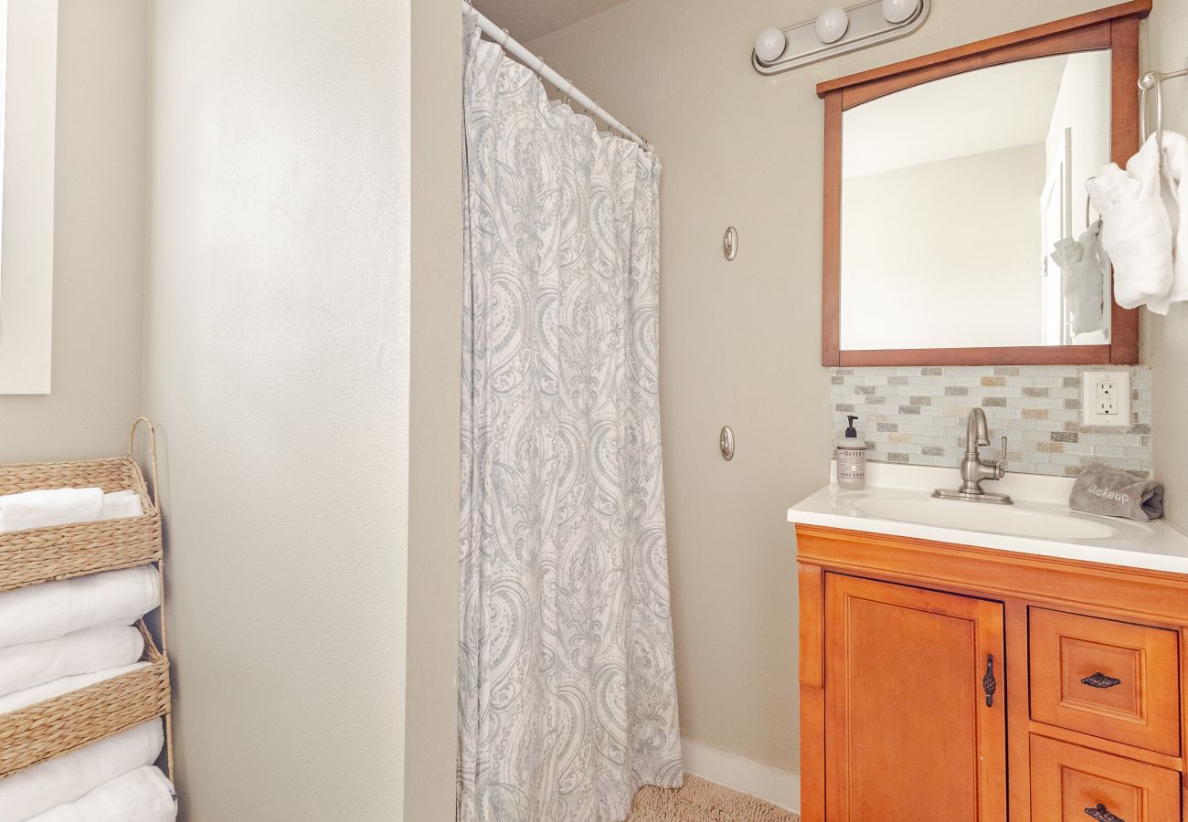 House in Seguin - Elm Street Cottage