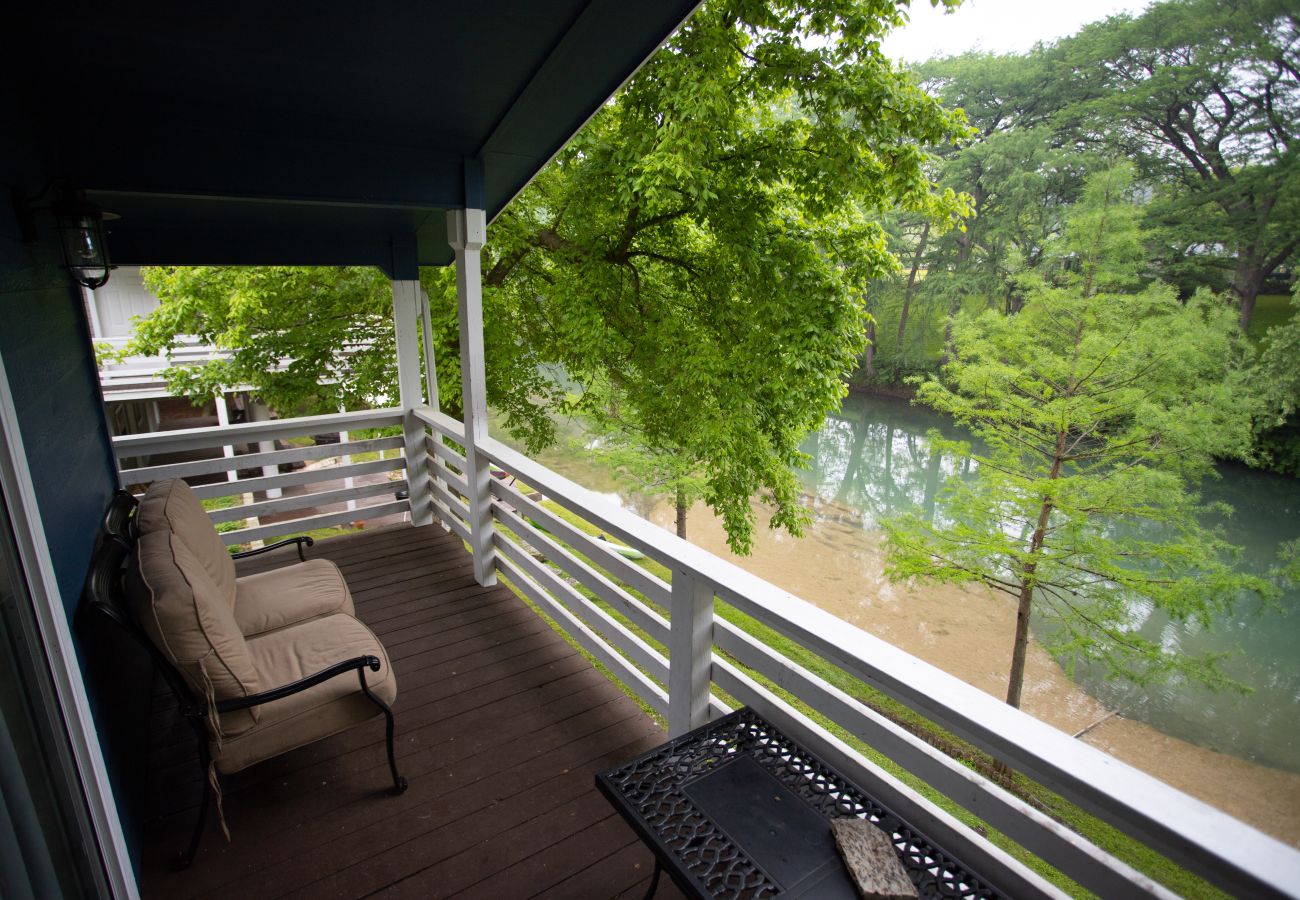 riverfront vacations Water haus Hill Country vacations