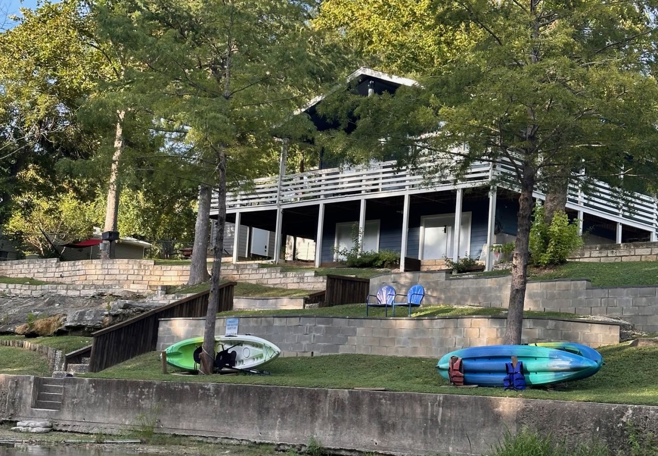 kayaks riverfront vacation getaway New Braunfels Canyon Lake