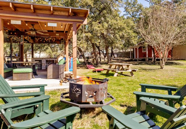 House in Canyon Lake - The Rustic Soak Farmhouse House in Canyon Lake - The Rustic Soak Farmhouse