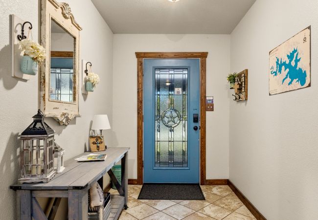 House in Canyon Lake - The Rustic Soak Farmhouse House in Canyon Lake - The Rustic Soak Farmhouse