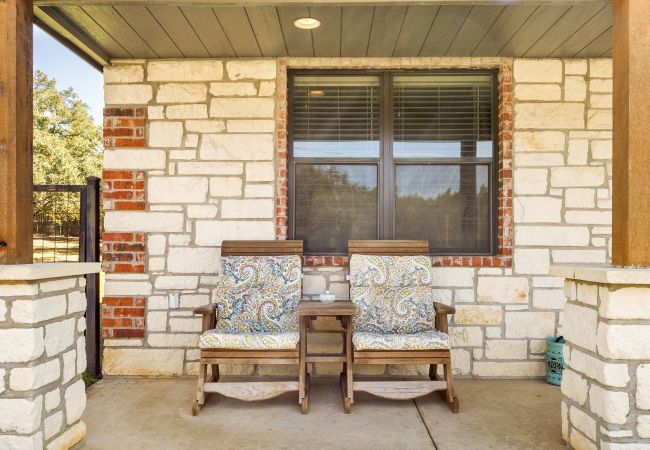 House in Canyon Lake - The Rustic Soak Farmhouse House in Canyon Lake - The Rustic Soak Farmhouse