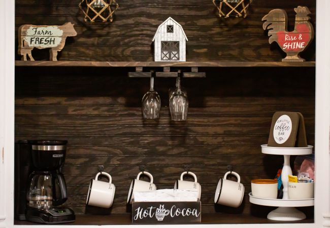 House in Canyon Lake - The Rustic Soak Farmhouse House in Canyon Lake - The Rustic Soak Farmhouse