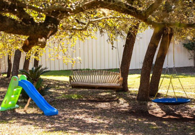 House in Canyon Lake - The Rustic Soak Farmhouse House in Canyon Lake - The Rustic Soak Farmhouse