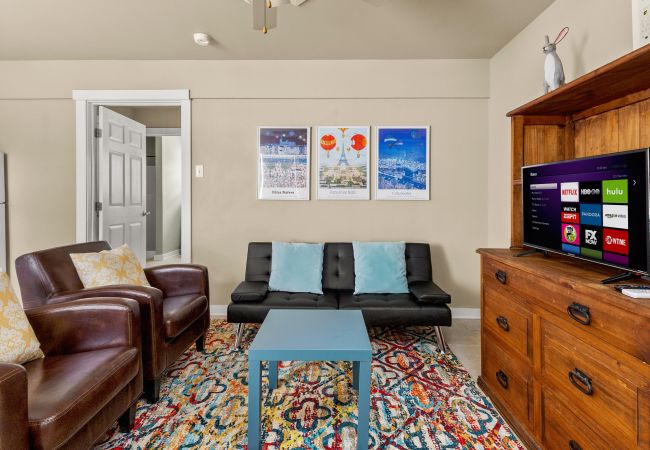 Bungalow in Seguin - Elm Street Bungalow Bungalow in Seguin - Elm Street Bungalow