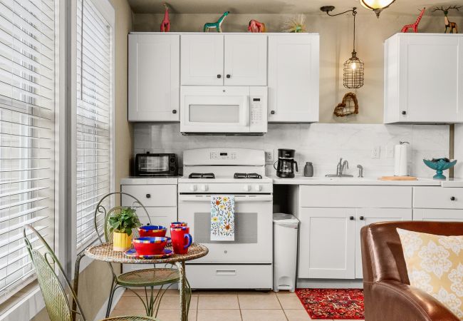 Bungalow in Seguin - Elm Street Bungalow Bungalow in Seguin - Elm Street Bungalow