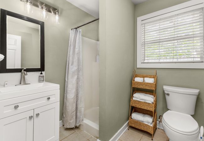 Bungalow in Seguin - Elm Street Bungalow Bungalow in Seguin - Elm Street Bungalow