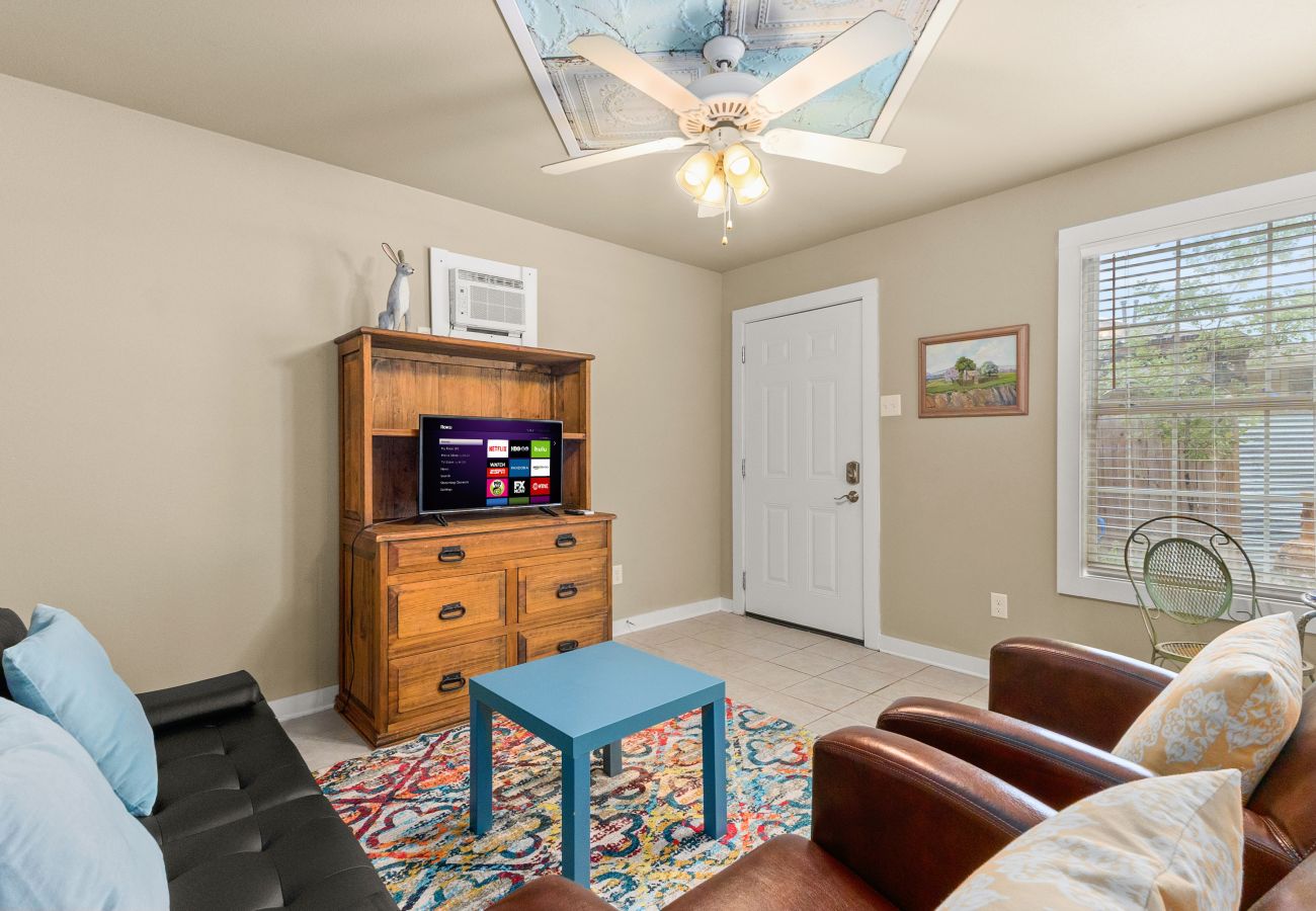 Budget friendly bungalow in Seguin