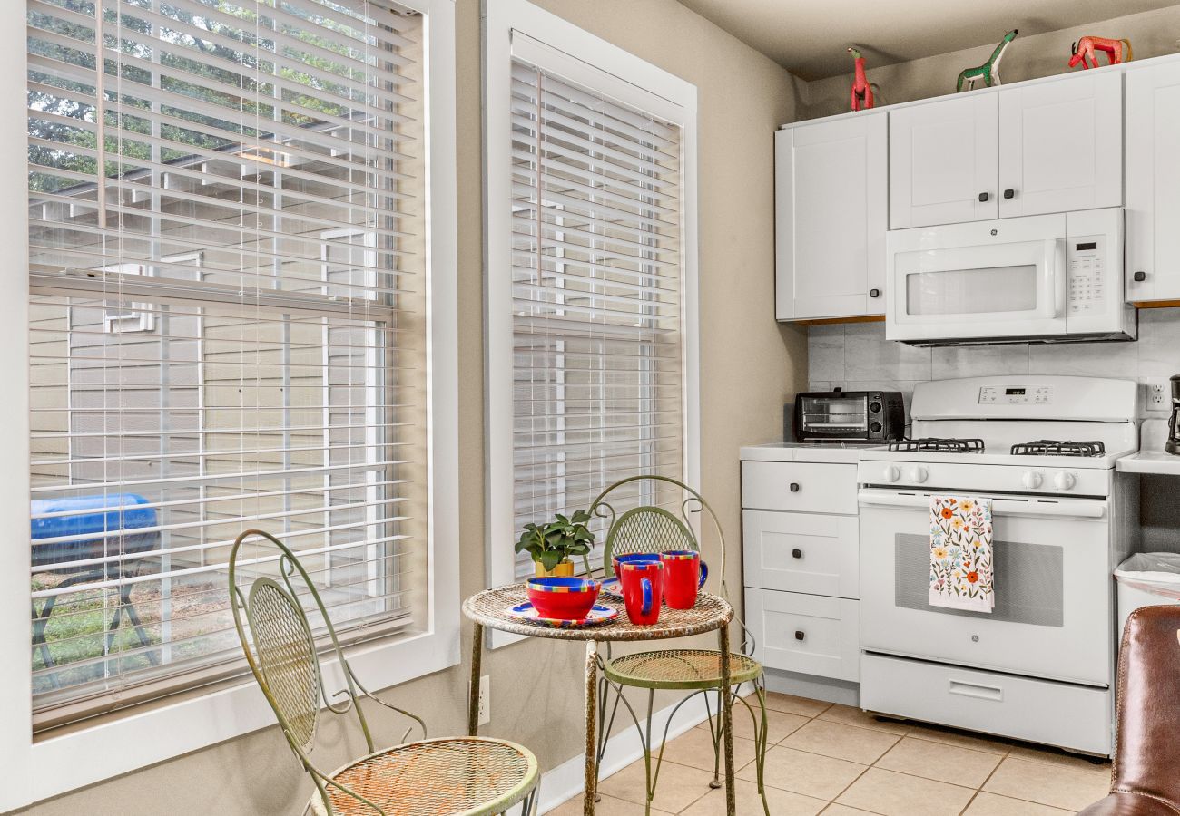 Bungalow in Seguin - Elm Street Bungalow