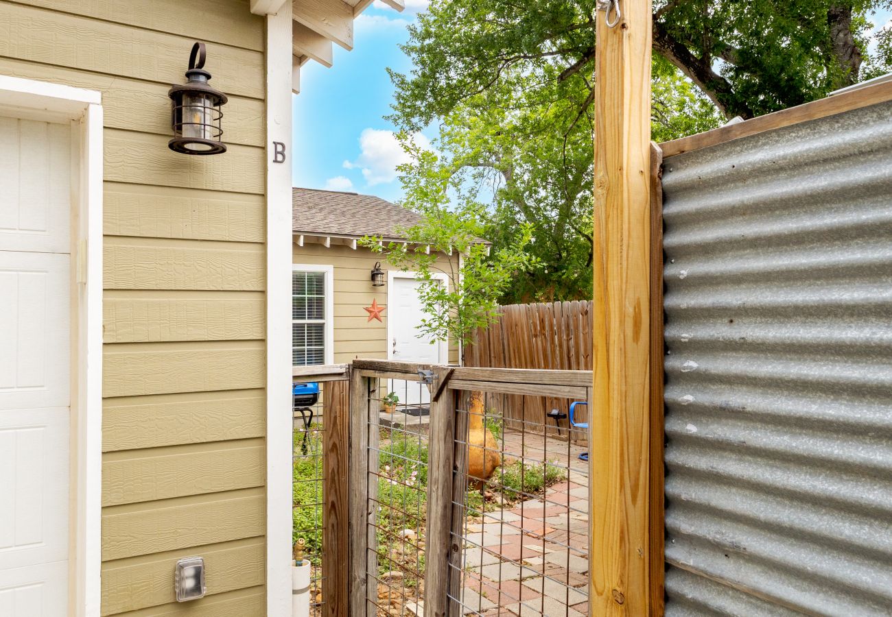 pet friendly tiny home in Seguin