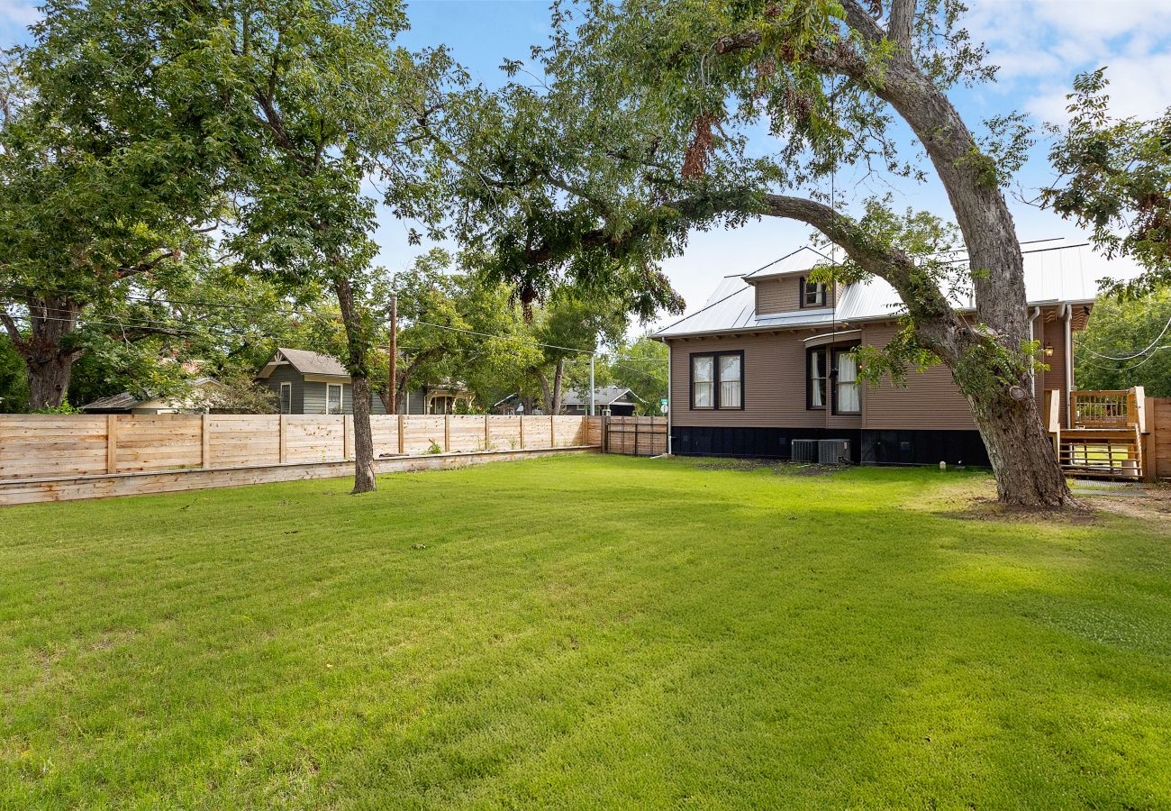 Best rental downtown Seguin Southeast Texas Hill Country rentals