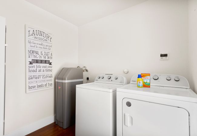 House in Seguin - The Bowie Grand - Historic Comfort in Seguin House in Seguin - The Bowie Grand - Historic Comfort in Seguin