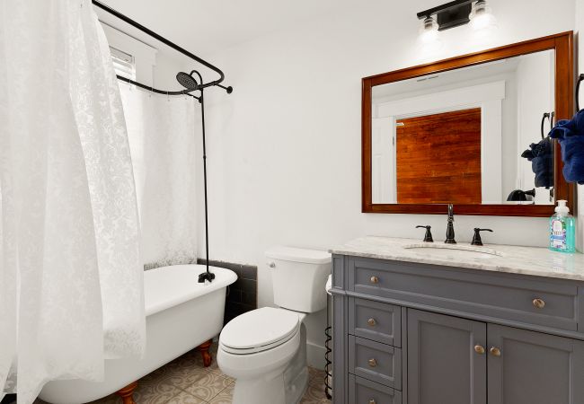 House in Seguin - The Bowie Grand - Historic Comfort in Seguin House in Seguin - The Bowie Grand - Historic Comfort in Seguin