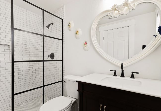 House in Seguin - The Bowie Grand - Historic Comfort in Seguin House in Seguin - The Bowie Grand - Historic Comfort in Seguin