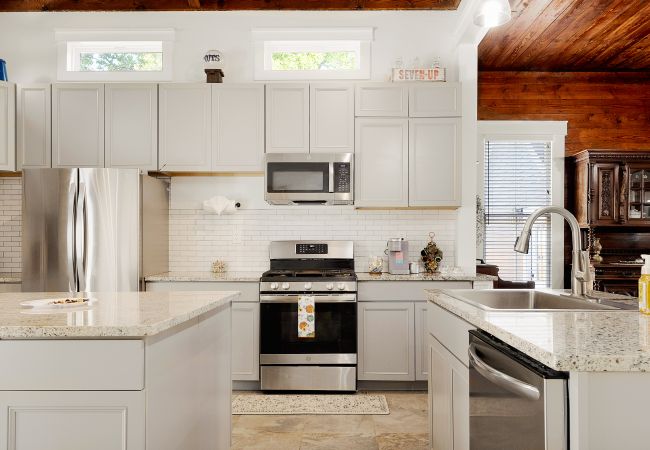 House in Seguin - The Bowie Grand - Historic Comfort in Seguin House in Seguin - The Bowie Grand - Historic Comfort in Seguin