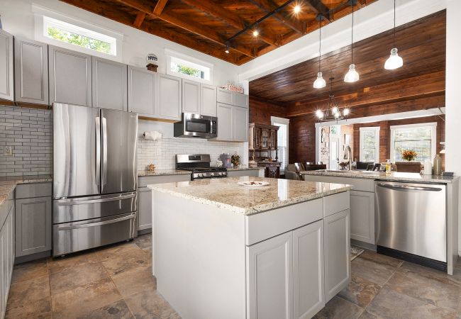 House in Seguin - The Bowie Grand - Historic Comfort in Seguin House in Seguin - The Bowie Grand - Historic Comfort in Seguin