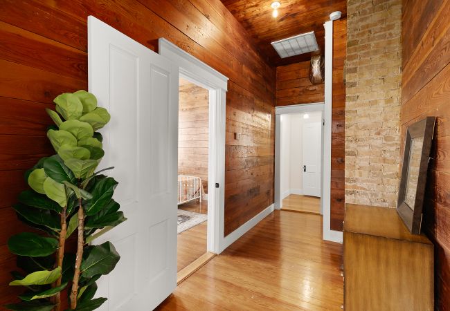 House in Seguin - The Bowie Grand - Historic Comfort in Seguin House in Seguin - The Bowie Grand - Historic Comfort in Seguin