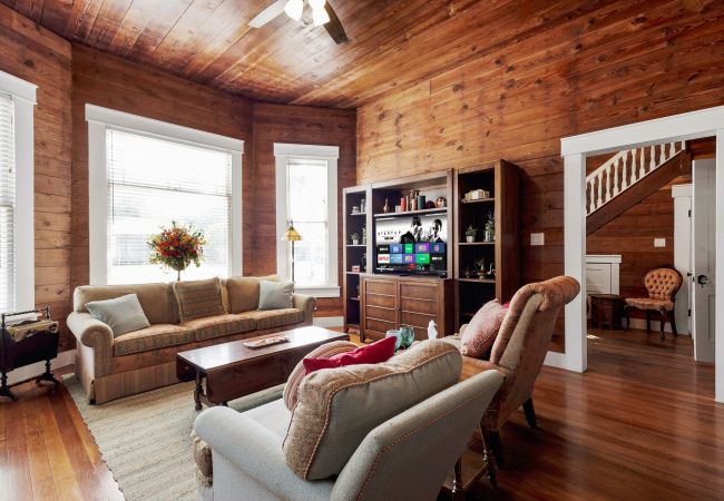 House in Seguin - The Bowie Grand - Historic Comfort in Seguin House in Seguin - The Bowie Grand - Historic Comfort in Seguin