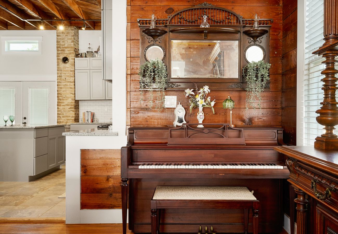 4-Bedroom Historic Rental in Seguin